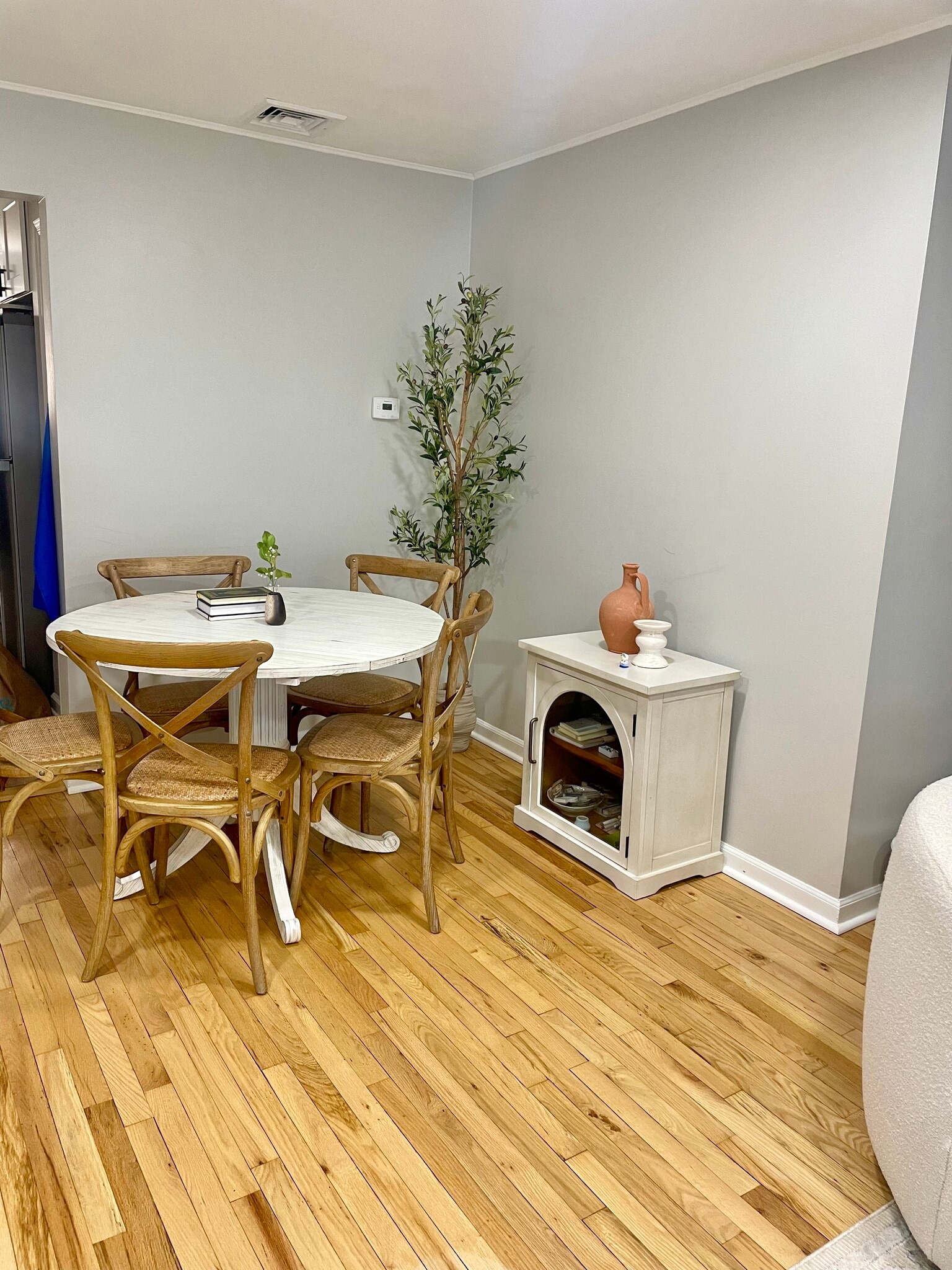 Building Photo - 100 Lakeview Ave