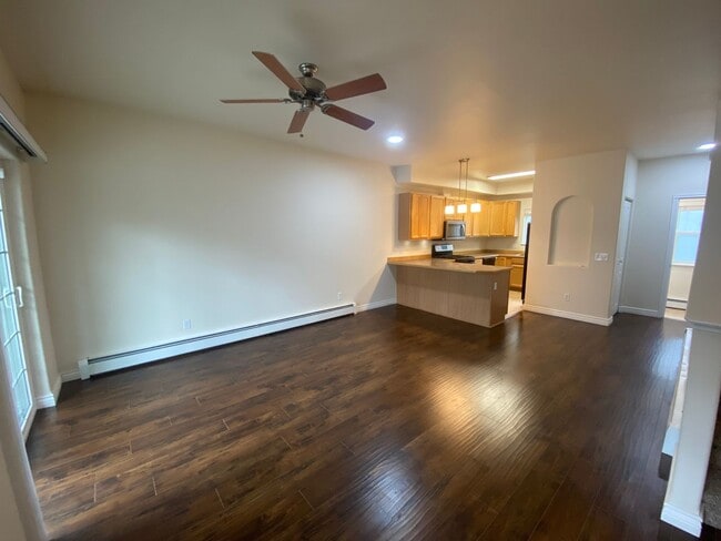 Building Photo - A beautifully maintained (2) bed, (1.5) ba...