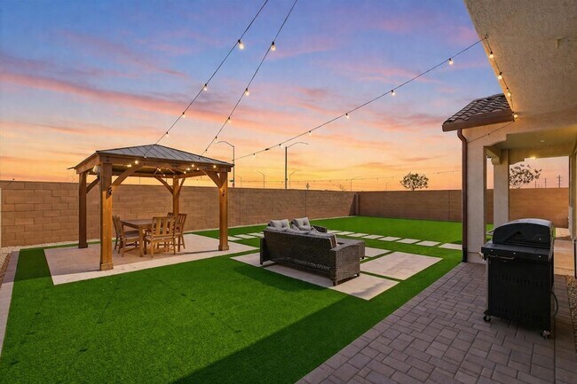 Building Photo - 5935 S Coyote Canyon