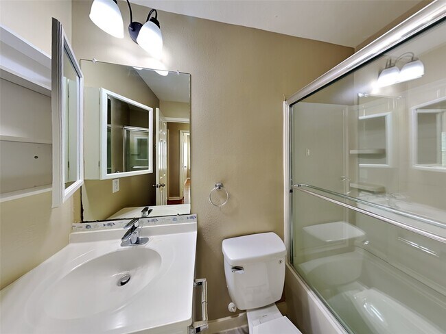 Building Photo - 4403 Thistle Pond Ct