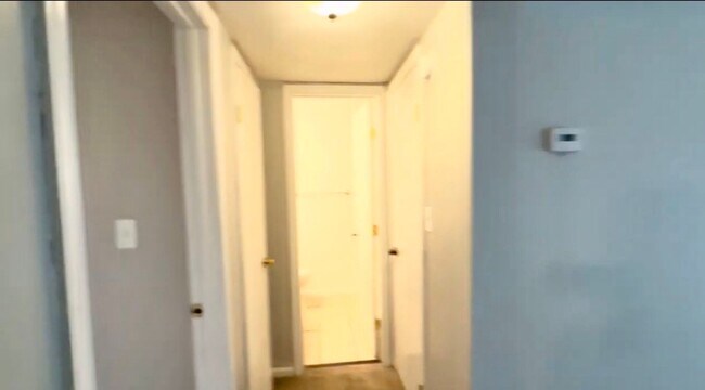 Building Photo - Meridian Apartments Your Gateway to Everything in Hampton Roads