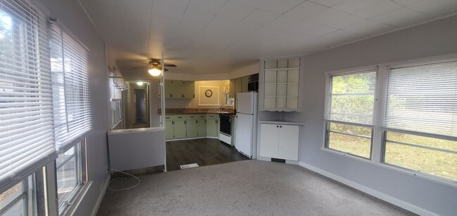 Building Photo - 1 Bedroom Mobile Home on 1 acre lot close to Tart Trail Leelanu Coutny