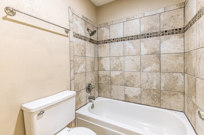 Building Photo - Spacious 2 Bedroom Townhome with Carport!
