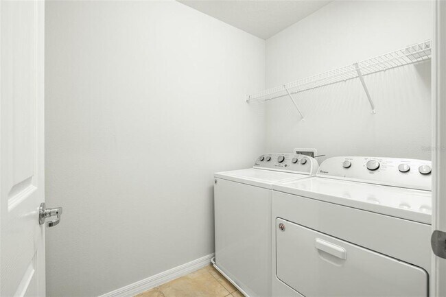Building Photo - 9210 Hillcroft Dr