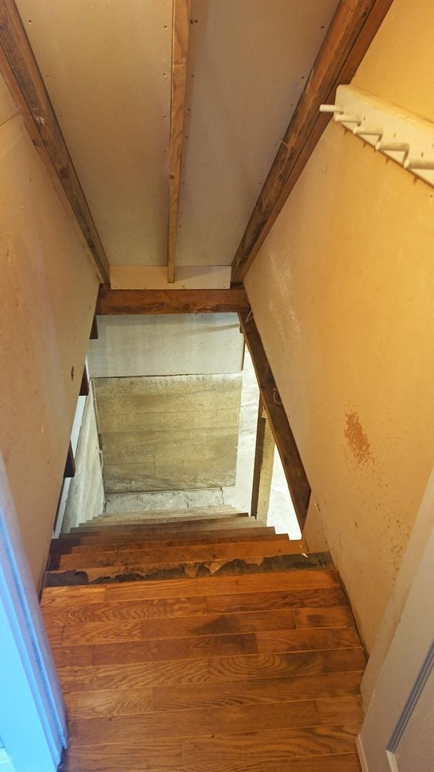 Building Photo - 6+ Bdrm Home Built 1895.  Close In.  With Pastures.