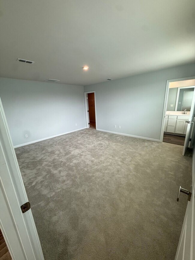 Building Photo - Like-New 4BR Home in Christiana | Open Floor Plan + Large Backyard!