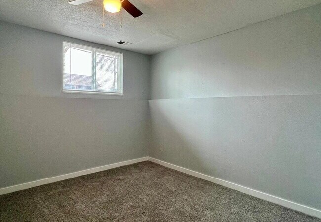 Building Photo - Beautiful 2-Bedroom Gem with Spacious Layo...