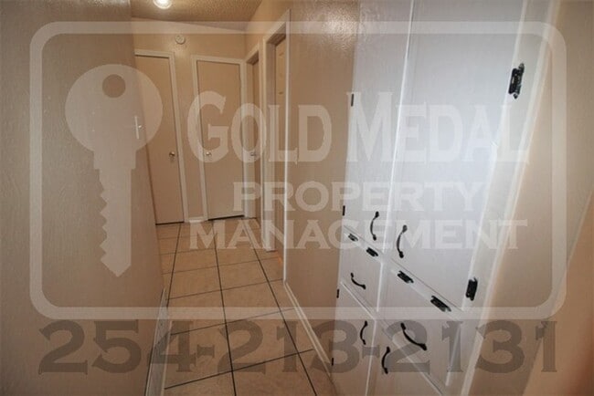 Building Photo - 804 Michelle Dr