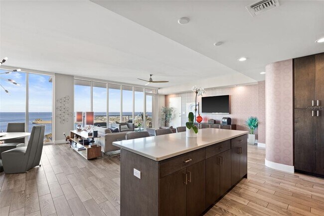 Building Photo - 176 4th Ave NE