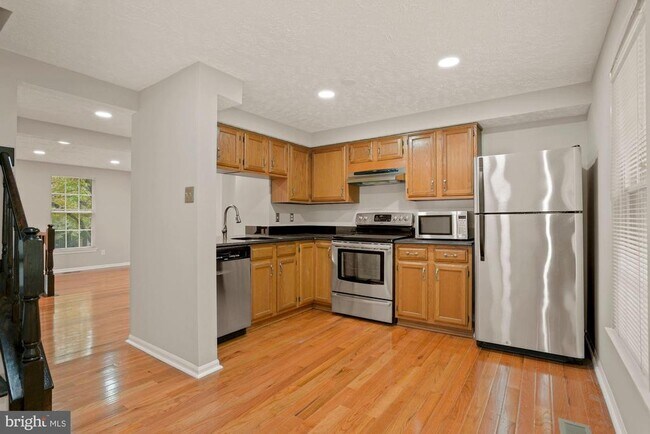 Building Photo - 1539 Woodcrest Dr