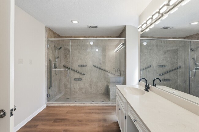 Building Photo - 5515 Strack Rd