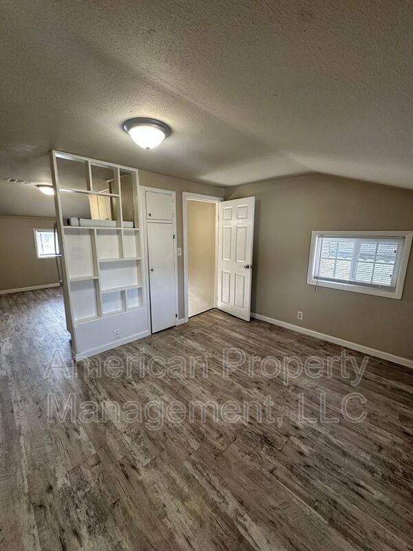 Building Photo - 3605 1/2 E 16th St-