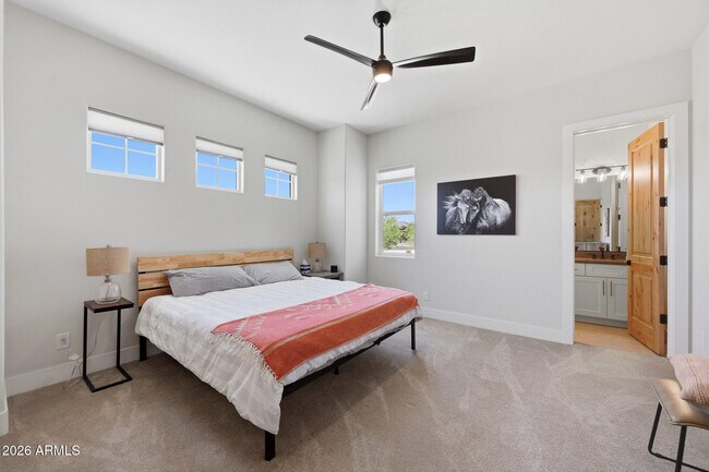 Building Photo - 6896 E Lomas Verdes Dr
