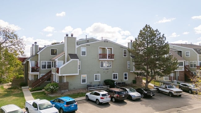 Building Photo - 932 S Dearborn Way