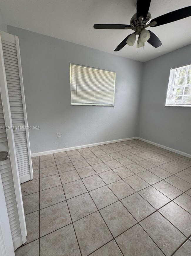 Building Photo - 16981 NE 8th Ct