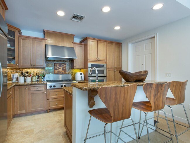 Building Photo - 7713 SW 54th Ct