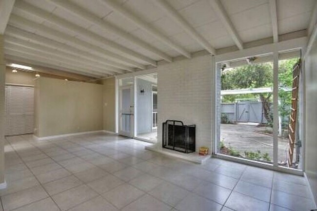 Building Photo - BEST VALUE IN PA!!  Charming Eichler, Midtown location, GREAT PA schools, EASY commute!