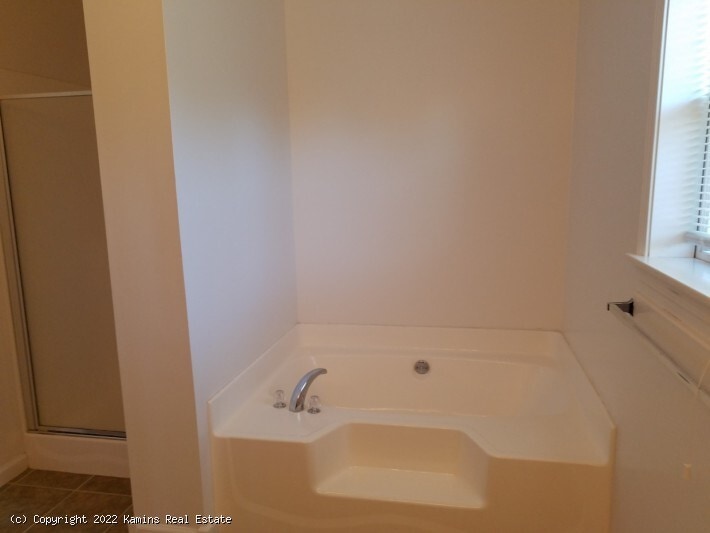 Jacuzzi - 237 Green Ave