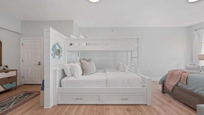 Building Photo - 10343 E County Hwy 30A