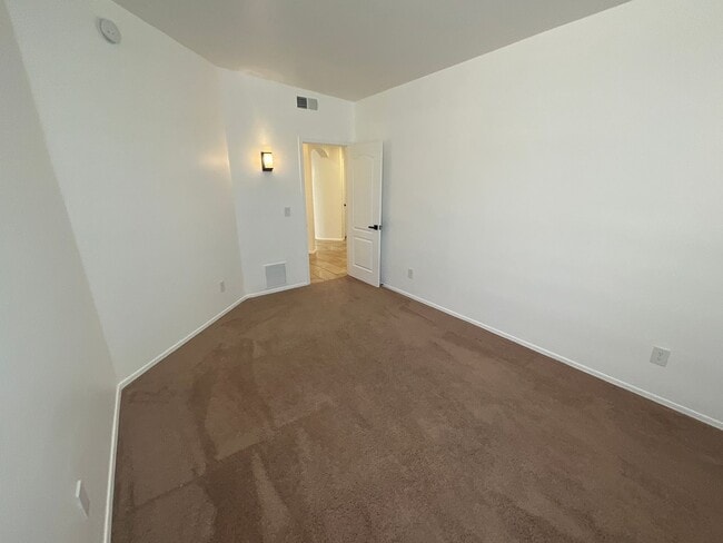 Building Photo - 7360 E Cll Hospedero