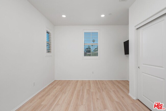 Building Photo - 17053 Cantlay St