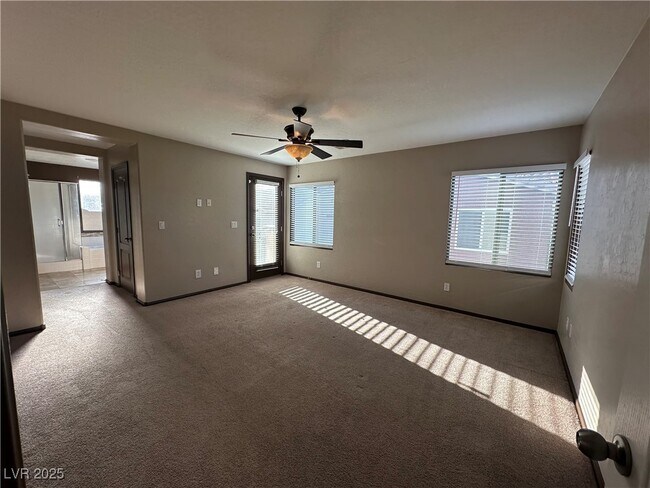 Building Photo - 10419 Lilac Square Ave