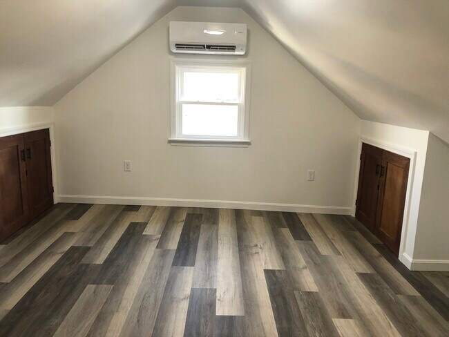 Building Photo - 57 Bloomingdale St