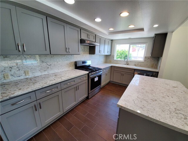 Building Photo - 588 W 17th St