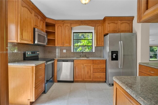 Building Photo - 8775 SW 53rd Ct