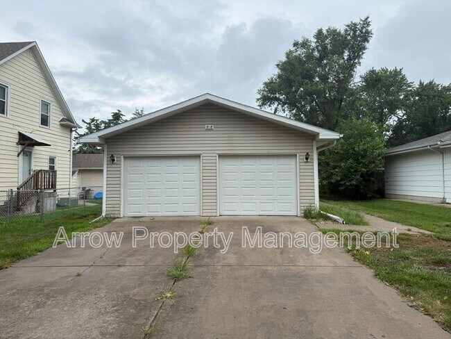 Building Photo - 808 Peach St