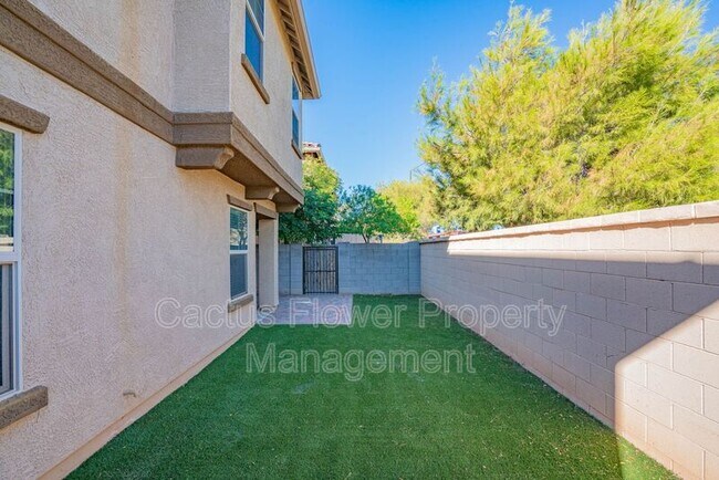 Building Photo - 533 N Ranger Trail