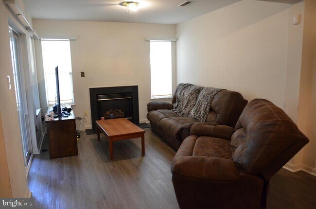 Building Photo - 43060 Francis Square