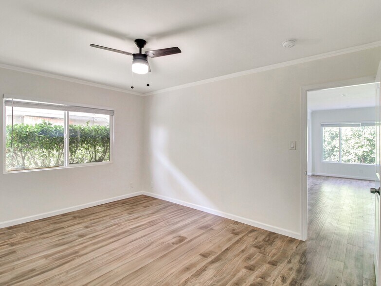 Building Photo - 1040 N Sierra Bonita Ave