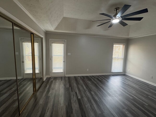 Building Photo - Arrowhead One Level