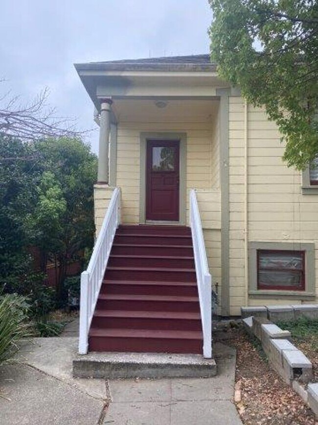 Building Photo - 325 Ohio St