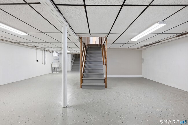 Building Photo - 456 Elm St