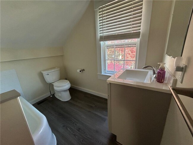 Building Photo - 39 Reynolds St