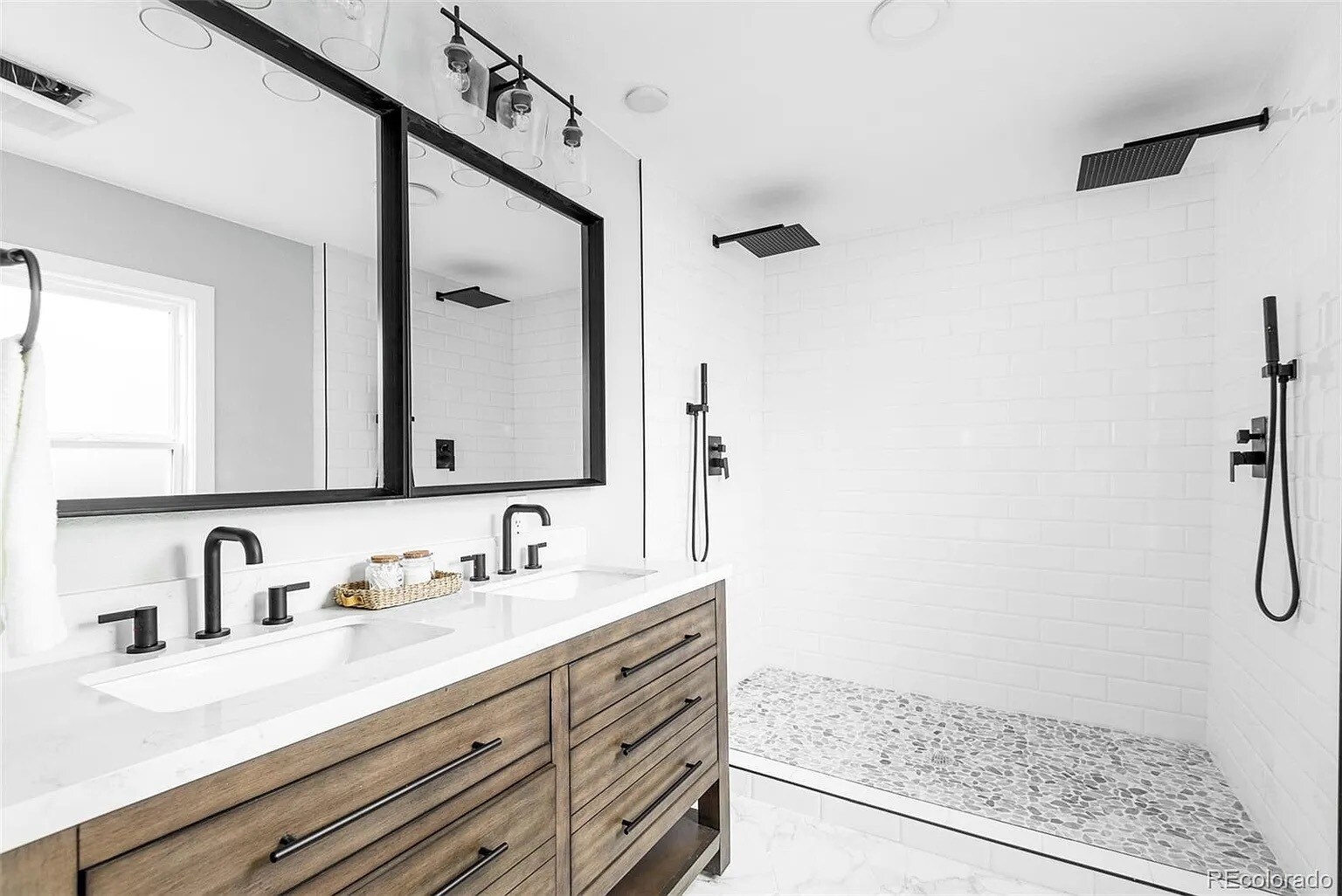 Building Photo - 645 Newton St