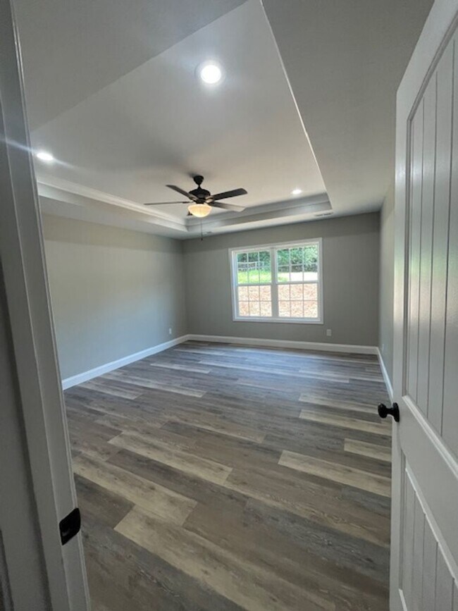 Building Photo - Maryville City, Newly Constructed, 3 Bedroom 2 Bath Home Call Debra Johnson 865-591-8281 or Ed Jo...