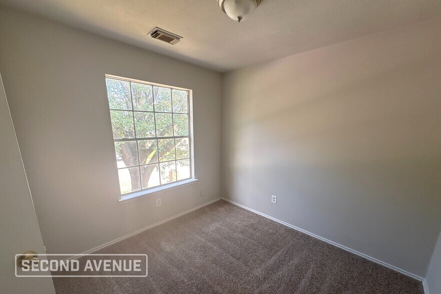 Building Photo - 993 Shelton Ln