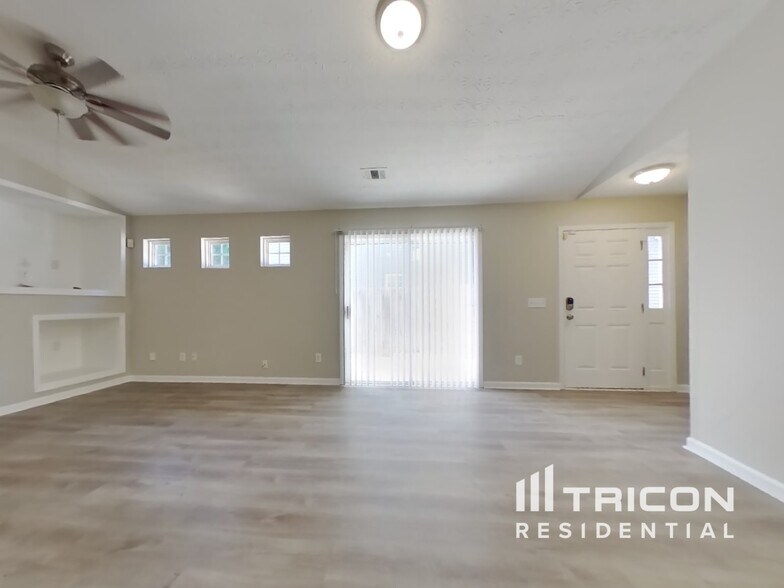 Building Photo - 225 Silver Fox Trail