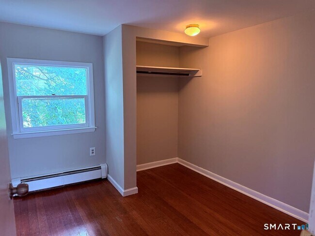 Building Photo - 49 Soundview Ave