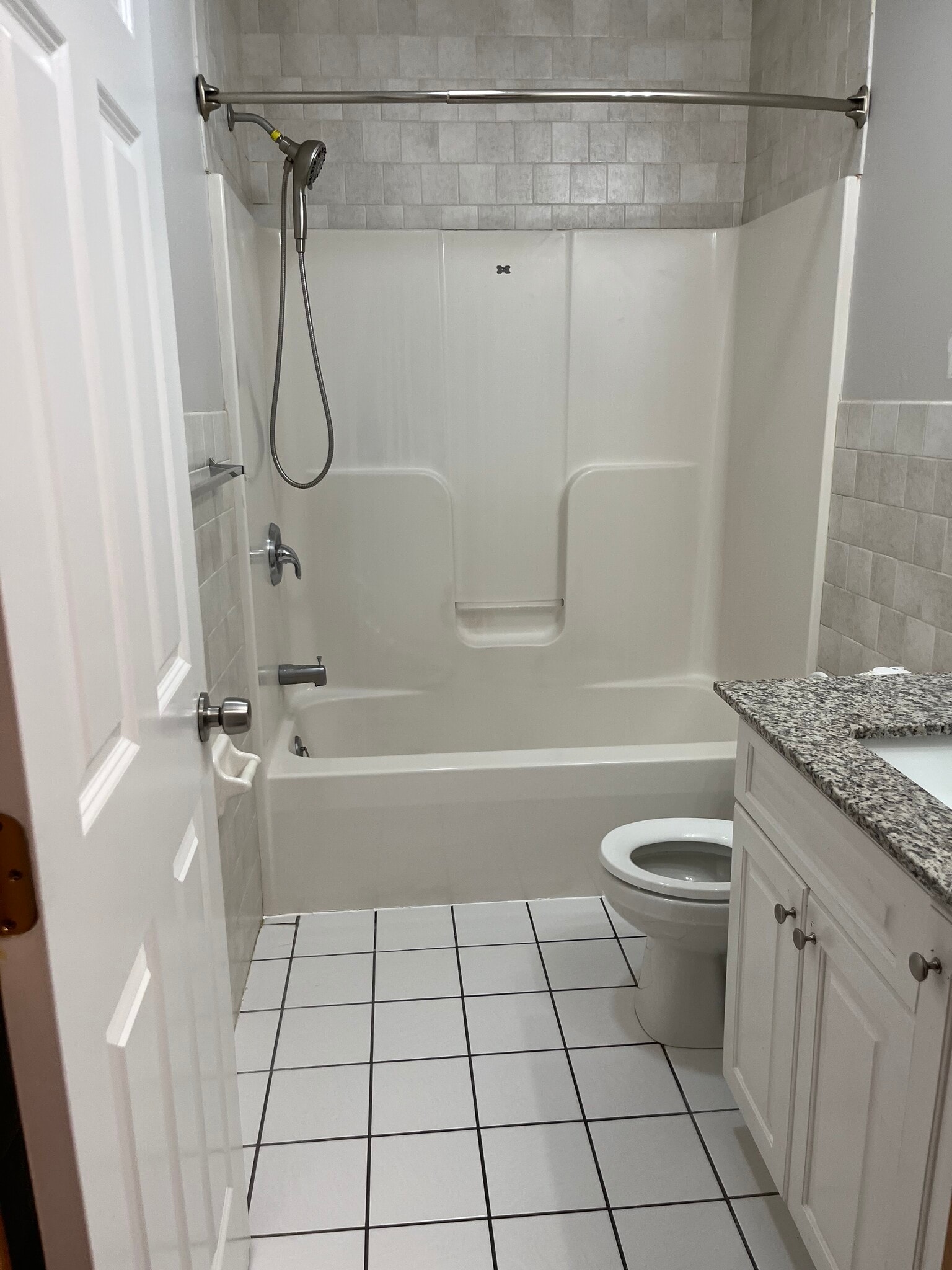 Upper Full Bathroom - 1521 Highland Ave
