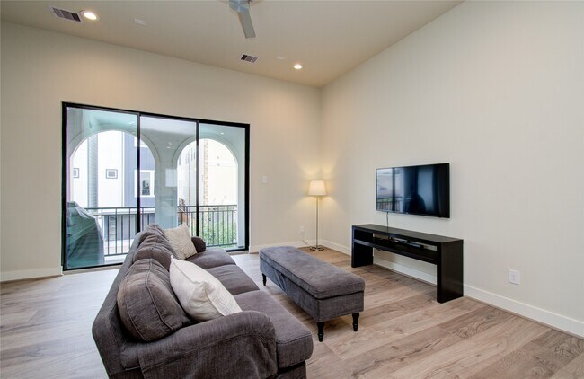 Building Photo - 5205 Allen St