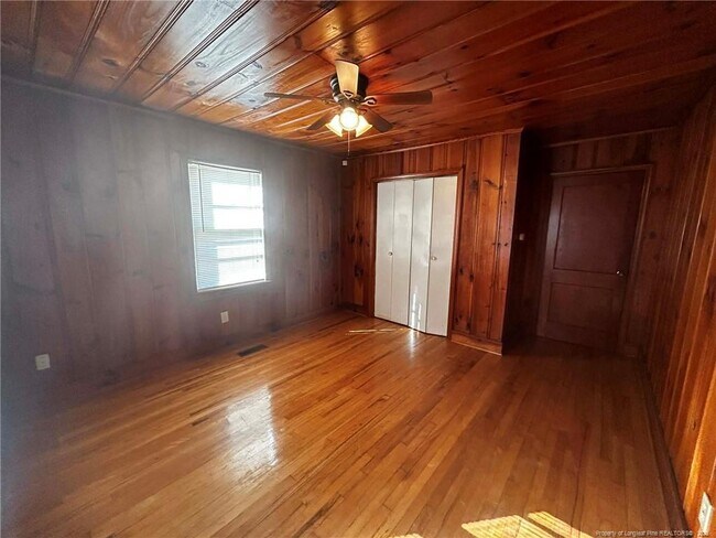 Building Photo - 1000 Ivy Rd