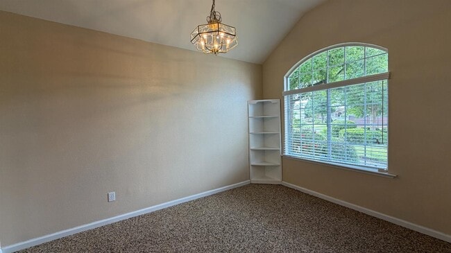 Building Photo - 2274 E Skyview Ave