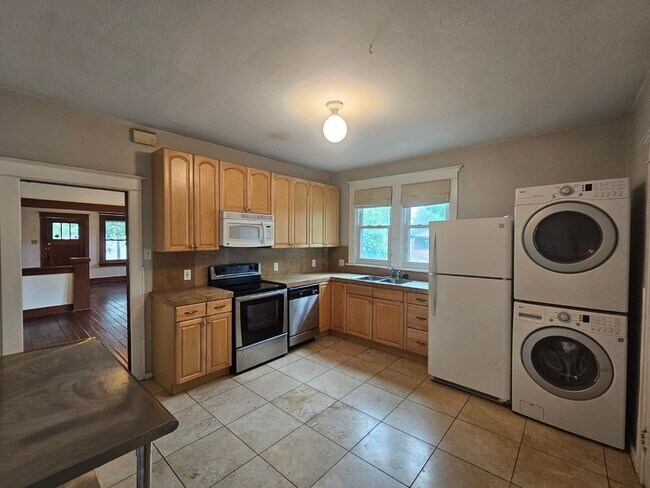 Building Photo - 4288 Hooker St