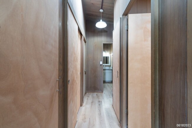 Building Photo - Fully Renovated 3BR/2BA/2Car Garage in Pea...