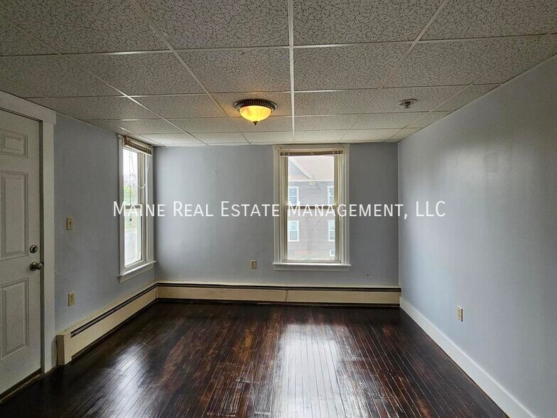 Building Photo - 64 Elm St