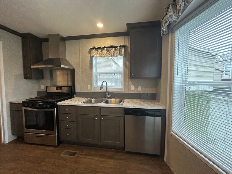 Building Photo - 2361 Oakgrove Dr